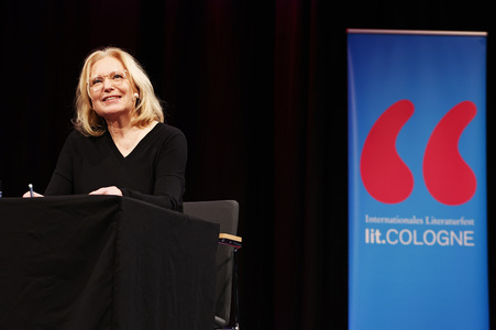 Maren Kroymann und Anne Will  auf der lit.Cologne 2024 in Köln