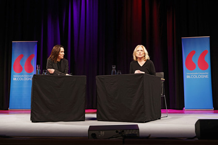 Maren Kroymann und Anne Will  auf der lit.Cologne 2024 in Köln