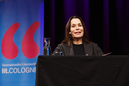 Maren Kroymann und Anne Will  auf der lit.Cologne 2024 in Köln