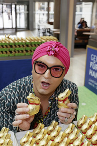 Charity Osterhasen Verkauf in Hamburg