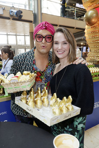 Charity Osterhasen Verkauf in Hamburg