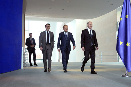 Pressestatement von Emmanuel Macron, Donald Tusk und Olaf Scholz in Berlin