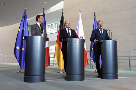 Pressestatement von Emmanuel Macron, Donald Tusk und Olaf Scholz in Berlin