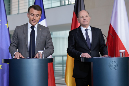 Pressestatement von Emmanuel Macron, Donald Tusk und Olaf Scholz in Berlin