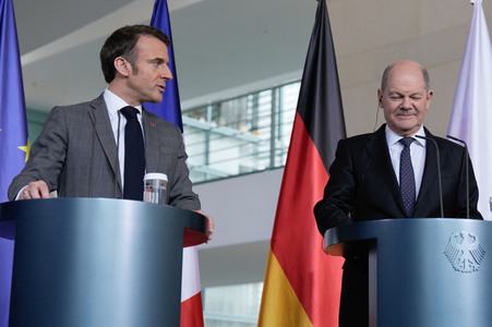 Pressestatement von Emmanuel Macron, Donald Tusk und Olaf Scholz in Berlin