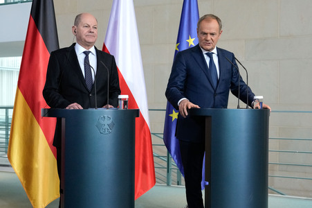 Pressestatement von Emmanuel Macron, Donald Tusk und Olaf Scholz in Berlin