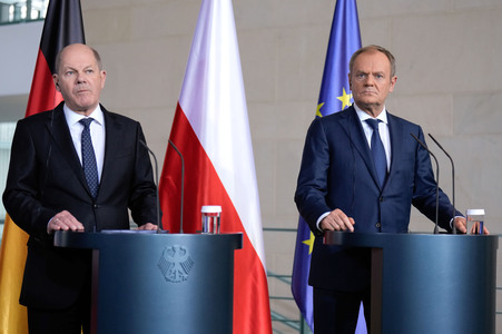 Pressestatement von Emmanuel Macron, Donald Tusk und Olaf Scholz in Berlin