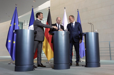 Pressestatement von Emmanuel Macron, Donald Tusk und Olaf Scholz in Berlin