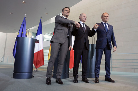 Pressestatement von Emmanuel Macron, Donald Tusk und Olaf Scholz in Berlin