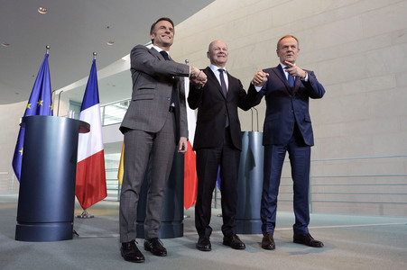 Pressestatement von Emmanuel Macron, Donald Tusk und Olaf Scholz in Berlin