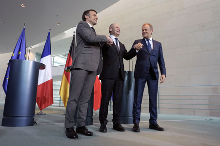 Pressestatement von Emmanuel Macron, Donald Tusk und Olaf Scholz in Berlin