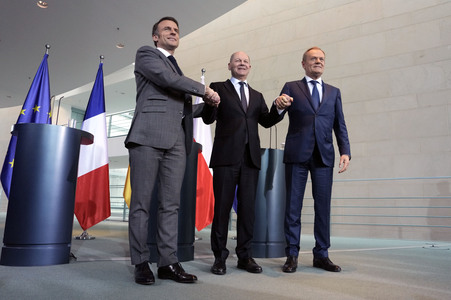 Pressestatement von Emmanuel Macron, Donald Tusk und Olaf Scholz in Berlin