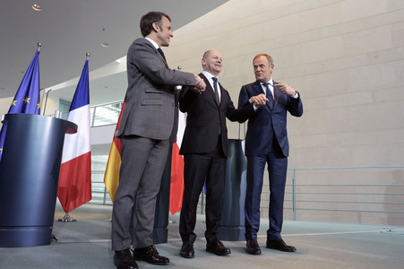 Pressestatement von Emmanuel Macron, Donald Tusk und Olaf Scholz in Berlin