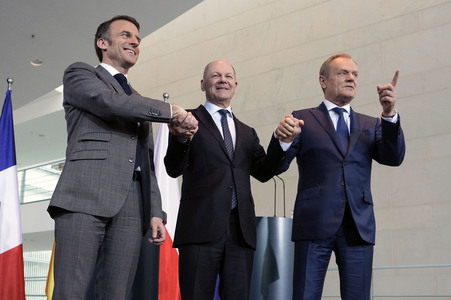 Pressestatement von Emmanuel Macron, Donald Tusk und Olaf Scholz in Berlin