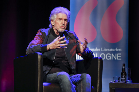 Frank Schätzing und Florence Gaub auf der lit.Cologne 2024 in Köln