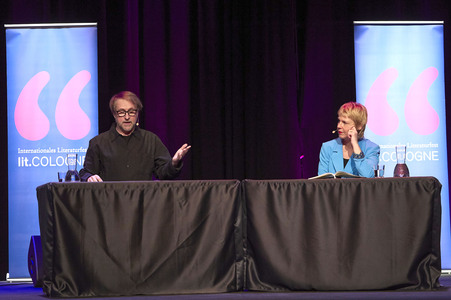 Cordula Stratmann und Bjarne Mädel auf der lit.Cologne 2024 in Köln