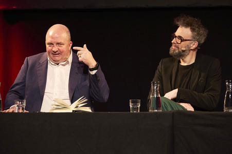 Jan Schomburg und Maria Schrader auf der lit.Cologne 2024 in Köln