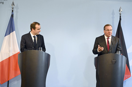 Pressekonferenz mit Sebastien Lecornu und Boris Pistorius in Berlin