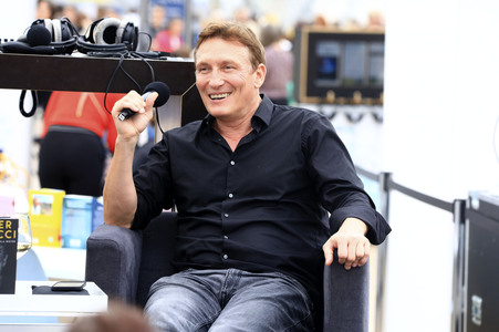 Oliver Masucci auf der Leipziger Buchmesse 2024