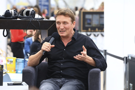 Oliver Masucci auf der Leipziger Buchmesse 2024