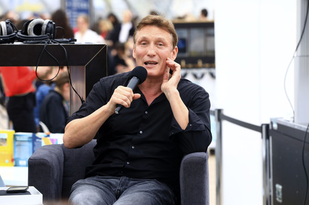 Oliver Masucci auf der Leipziger Buchmesse 2024