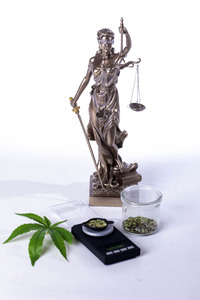 Symbolfoto Straferlass wegen Cannabis-Legalisierung