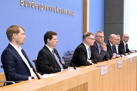Bundespressekonferenz Gemeinschaftsdiagnose der Wirtschaftsforschungsinstitute Frühjahr 2024 in Berlin