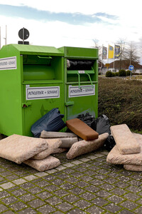 Symbolfoto Altkleidercontainer