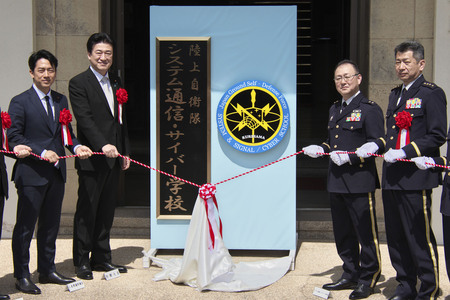 Minoru Kihara besucht Militärschule in Yokosuka