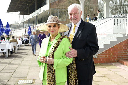 Große Saisoneröffnung 2024 auf der Rennbahn Hoppegarten in Berlin