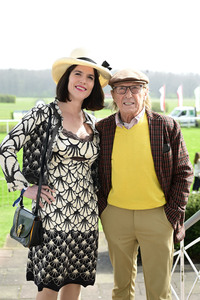 Große Saisoneröffnung 2024 auf der Rennbahn Hoppegarten in Berlin