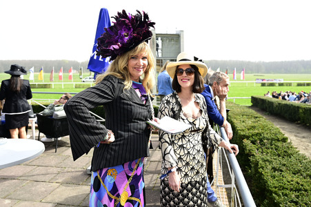 Große Saisoneröffnung 2024 auf der Rennbahn Hoppegarten in Berlin