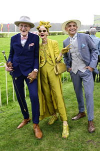 Große Saisoneröffnung 2024 auf der Rennbahn Hoppegarten in Berlin