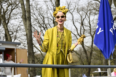 Große Saisoneröffnung 2024 auf der Rennbahn Hoppegarten in Berlin