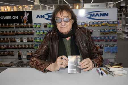 Autogrammstunde mit Dieter Birr in Bautzen