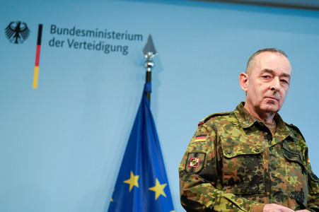 Pressekonferenz des Bundesministers der Verteidigung in Berlin