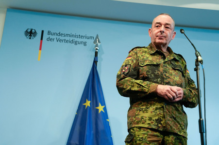Pressekonferenz des Bundesministers der Verteidigung in Berlin