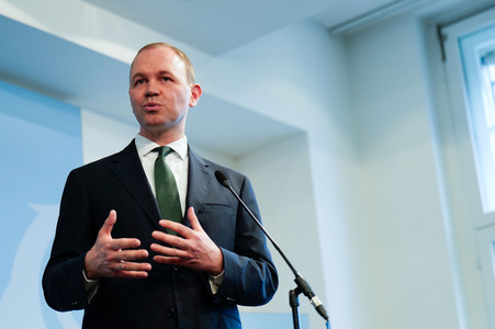 Pressekonferenz des Bundesministers der Verteidigung in Berlin