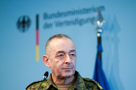 Pressekonferenz des Bundesministers der Verteidigung in Berlin