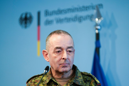 Pressekonferenz des Bundesministers der Verteidigung in Berlin