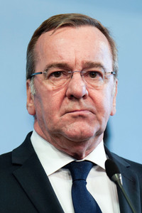 Pressekonferenz des Bundesministers der Verteidigung in Berlin