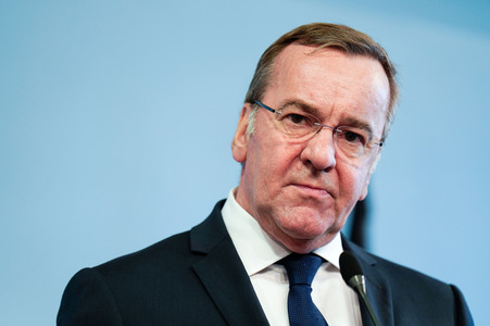 Pressekonferenz des Bundesministers der Verteidigung in Berlin