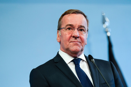 Pressekonferenz des Bundesministers der Verteidigung in Berlin