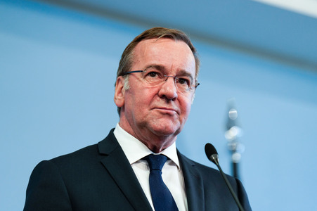 Pressekonferenz des Bundesministers der Verteidigung in Berlin