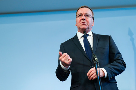 Pressekonferenz des Bundesministers der Verteidigung in Berlin