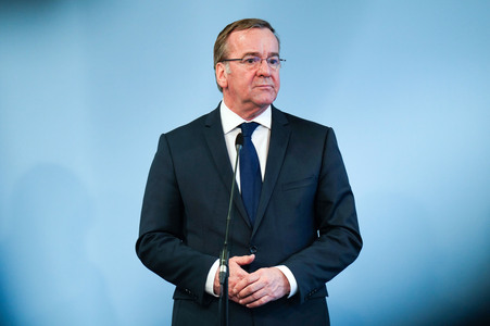 Pressekonferenz des Bundesministers der Verteidigung in Berlin