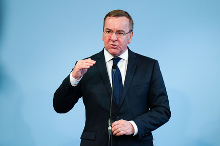 Pressekonferenz des Bundesministers der Verteidigung in Berlin
