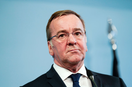 Pressekonferenz des Bundesministers der Verteidigung in Berlin