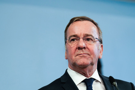 Pressekonferenz des Bundesministers der Verteidigung in Berlin