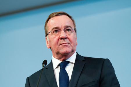 Pressekonferenz des Bundesministers der Verteidigung in Berlin